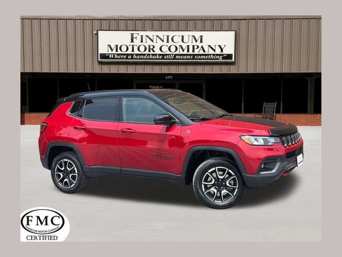 Used 2024 Jeep Compass Trailhawk w/ Sun and Sound Group AWD/4WD image 1