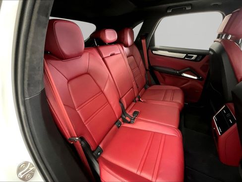 Used 2022 Porsche Cayenne Turbo AWD/4WD image 24