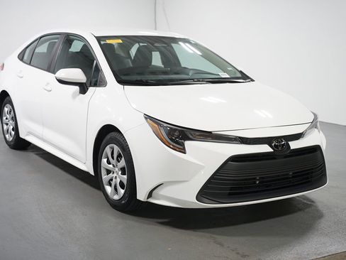 Certified 2024 Toyota Corolla LE image 3