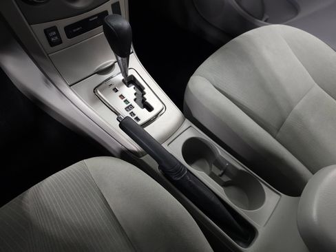 Used 2013 Toyota Corolla LE FWD image 20