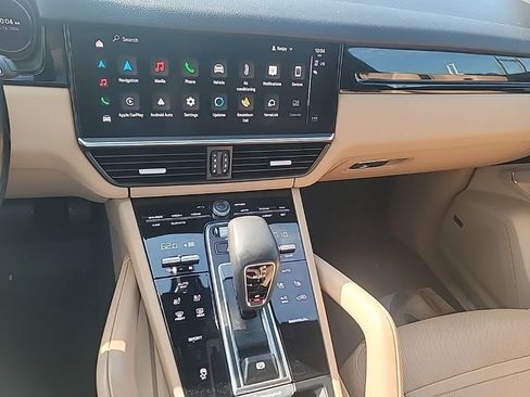 Used 2022 Porsche Cayenne AWD/4WD image 17