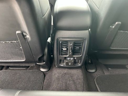 Certified 2022 Jeep Grand Cherokee Limited image 25