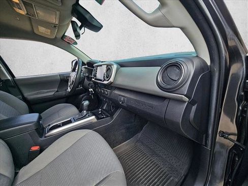 Used 2022 Toyota Tacoma SR5 RWD image 19
