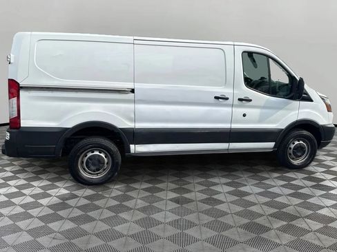 Used 2016 Ford Transit 250 130 Low Roof RWD image 4