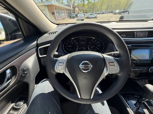 Used 2016 Nissan Rogue S AWD/4WD image 23