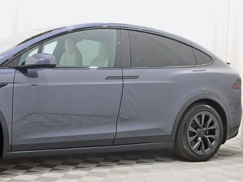 Used 2022 Tesla Model X image 3