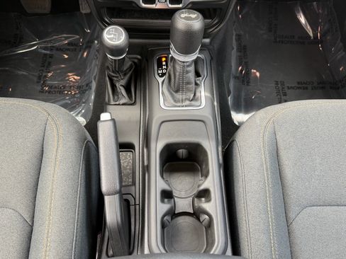 Used 2025 Jeep Wrangler Sahara AWD/4WD image 17