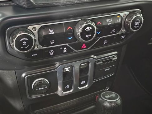 Used 2021 Jeep Wrangler Islander image 30