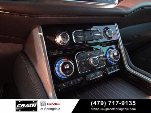 Used 2021 GMC Yukon Denali w/ Denali Premium Package AWD/4WD image 19
