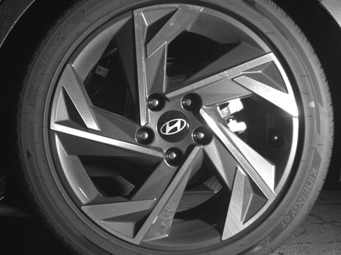 Used 2025 Hyundai Elantra SEL image 13