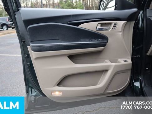 Used 2018 Honda Pilot Touring image 11