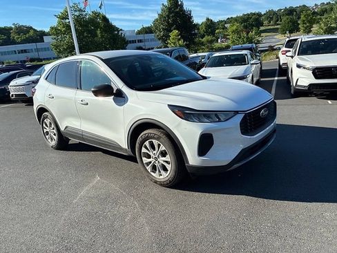 Used 2023 Ford Escape Active AWD/4WD image 2