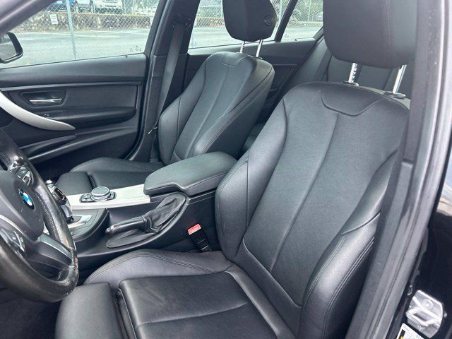 Used 2017 BMW 320i xDrive Sedan AWD/4WD image 8