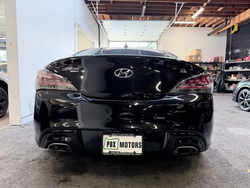 Used 2015 Hyundai Genesis 3.8 image 6