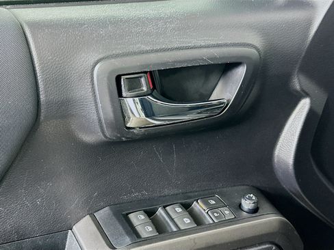 Used 2021 Toyota Tacoma TRD Off-Road RWD image 15