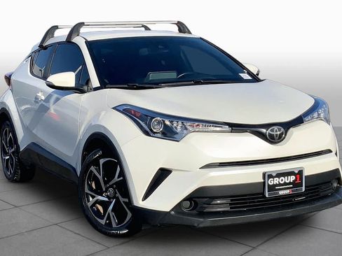 Used 2019 Toyota C-HR XLE FWD image 3