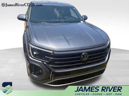 Used 2024 Volkswagen Atlas Cross Sport SE FWD image 3