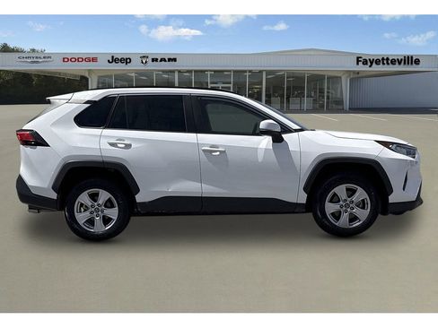 Used 2021 Toyota RAV4 XLE AWD/4WD image 2