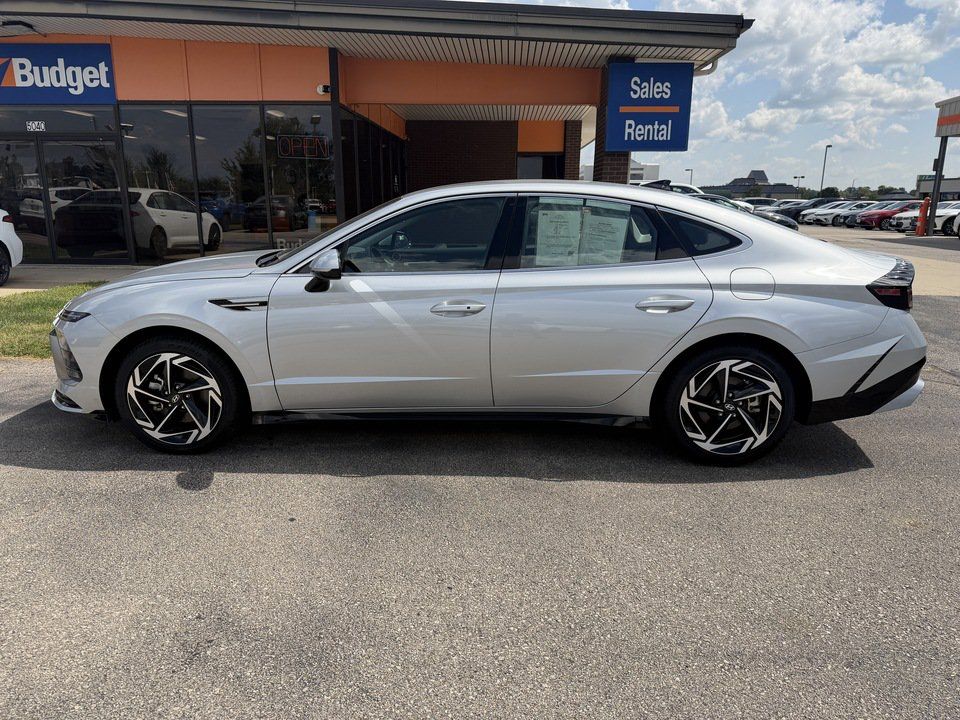 Used 2026 Hyundai Sonata SEL FWD image 2