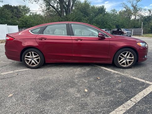 Used 2013 Ford Fusion SE FWD image 3