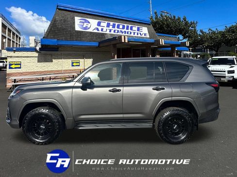 Used 2022 Lexus LX 600 4WD w/ Appearance Package image 3