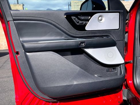 Used 2025 Lincoln Aviator Reserve w/ Equipment Group 201A image 19