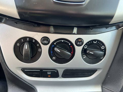 Used 2014 Ford Focus SE w/ SE Winter Package FWD image 19