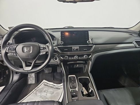Used 2018 Honda Accord Touring image 12