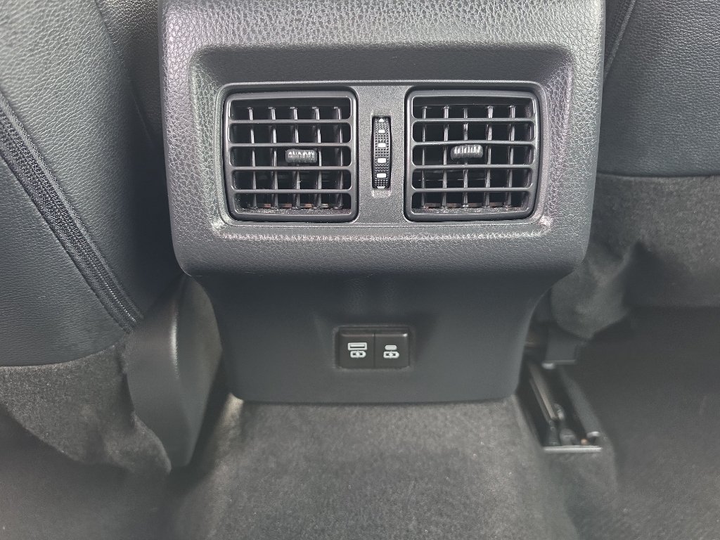 Used 2025 Toyota Camry SE FWD image 18