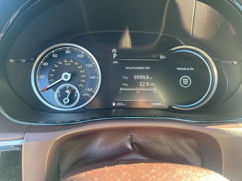 Used 2022 Genesis GV70 2.5T w/ Advanced Package image 4