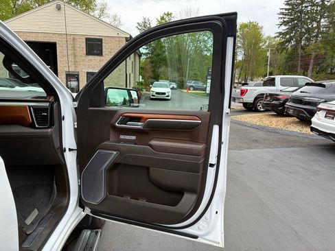 Used 2023 GMC Sierra 1500 Denali w/ Denali Reserve Package AWD/4WD image 17