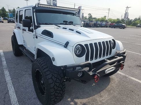 Used 2017 Jeep Wrangler Unlimited Sahara w/ Dual Top Group AWD/4WD image 13