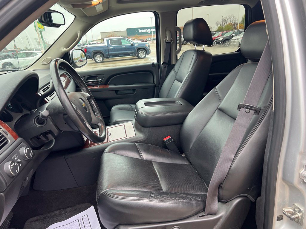 Used 2012 Chevrolet Avalanche LTZ AWD/4WD image 16