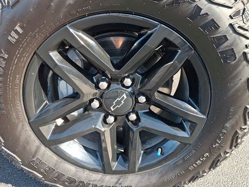 Used 2026 Chevrolet Silverado 1500 Custom Trail Boss w/ LPO, Dark Essentials Package AWD/4WD image 8