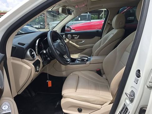 Used 2018 Mercedes-Benz GLC 300 4MATIC w/ Multimedia Package image 11