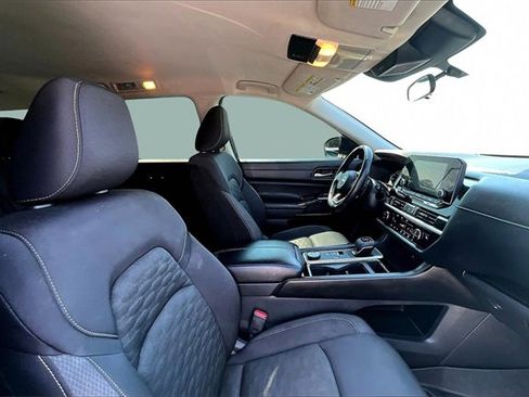 Used 2022 Nissan Pathfinder SV image 28
