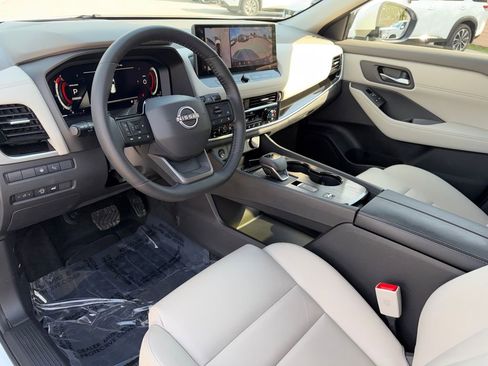 Used 2025 Nissan Rogue SL w/ SL Premium Package image 8