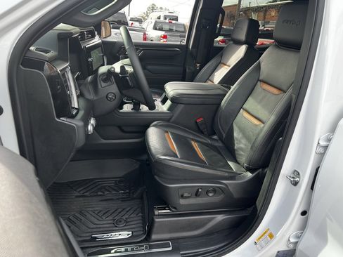 Used 2025 GMC Sierra 1500 AT4 w/ AT4 Premium Package image 17