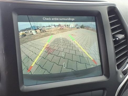 Used 2021 Jeep Cherokee Latitude Lux w/ Comfort/Convenience Group image 10