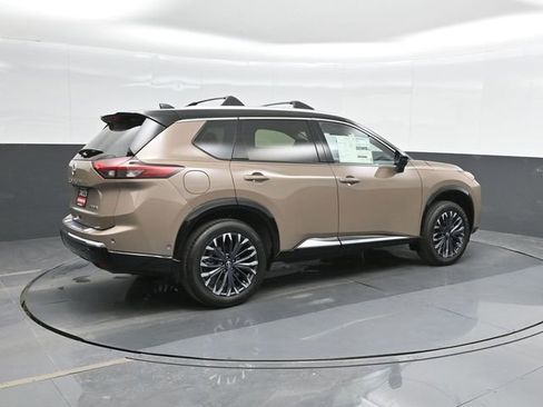 Used 2025 Nissan Rogue Platinum w/ Platinum Premium Package image 3