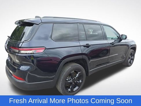 Used 2024 Jeep Grand Cherokee L Limited w/ Black Appearance Package AWD/4WD image 5