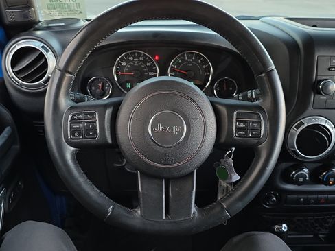 Used 2015 Jeep Wrangler Unlimited Rubicon w/ Connectivity Group image 14