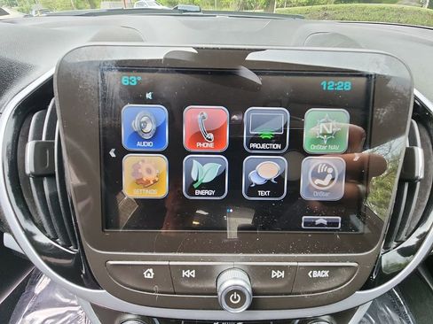 Used 2018 Chevrolet Volt LT w/ Comfort Package FWD image 17