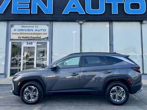 Used 2025 Hyundai Tucson Blue AWD/4WD image 2