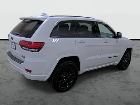 Used 2021 Jeep Grand Cherokee Laredo X AWD/4WD image 4