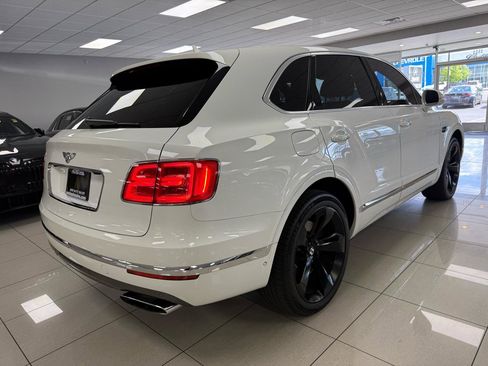 Used 2018 Bentley Bentayga Mulliner AWD/4WD image 3