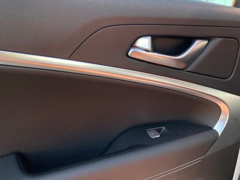 Used 2025 Genesis G70 2.5T image 10