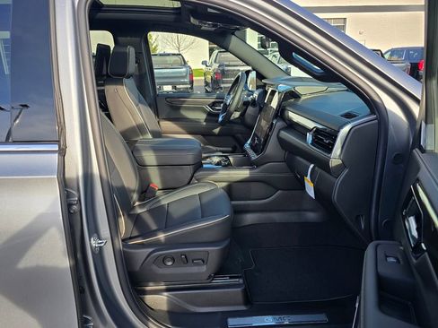 New 2026 GMC Yukon XL Elevation w/ Elevation Premium Package AWD/4WD image 36