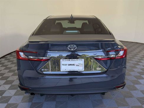 Used 2025 Toyota Camry SE FWD image 7