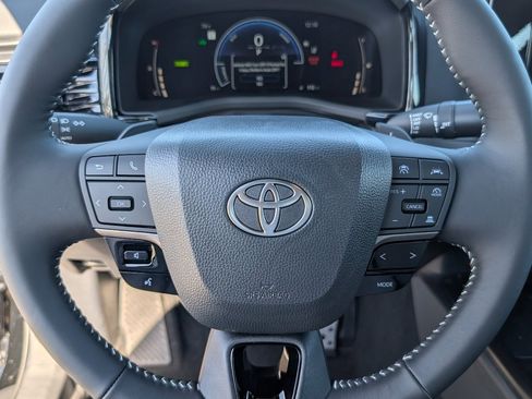 Used 2026 Toyota Camry SE image 18